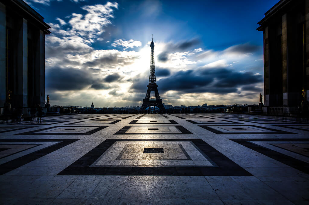 Конкурс: бесплатное путешествие в Париж. Ночь в Эйфелевой башне