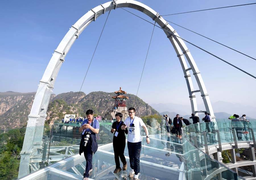 В Китае открылась самая большая стеклянная площадка в мире