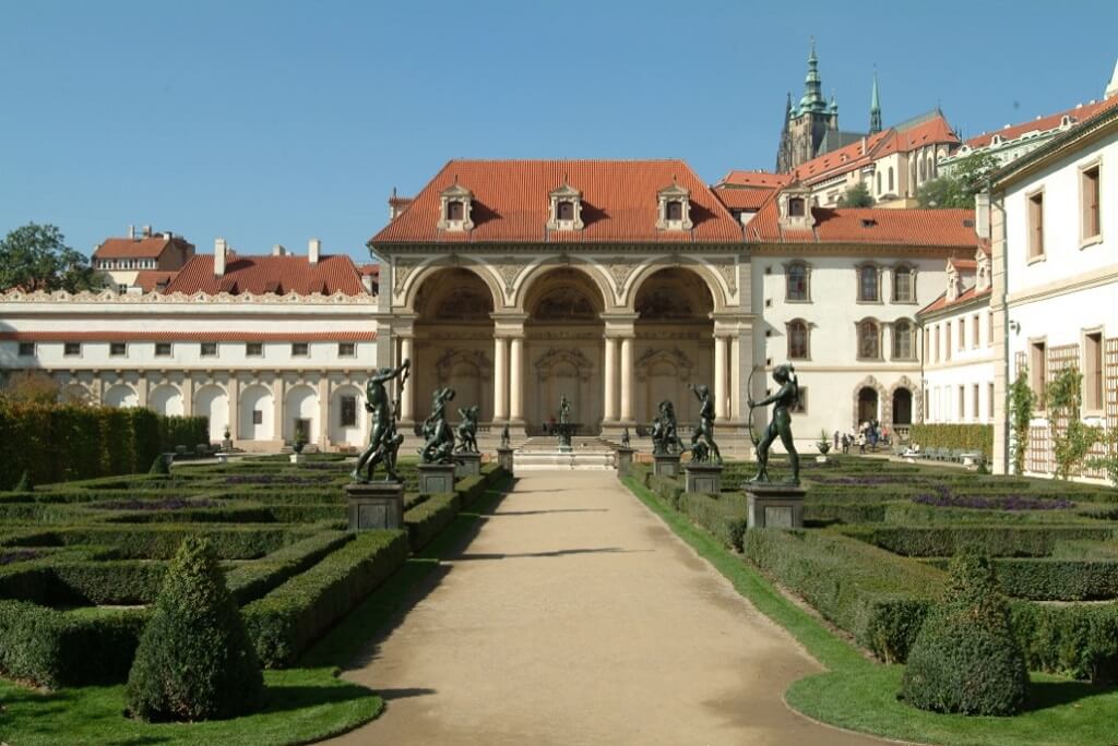 как бесплатно и интересно провести время в Праге