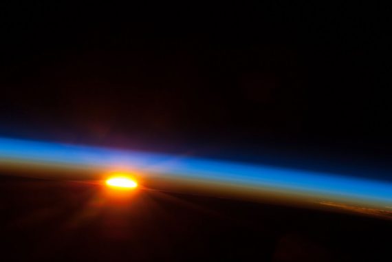 Платное волонтерство