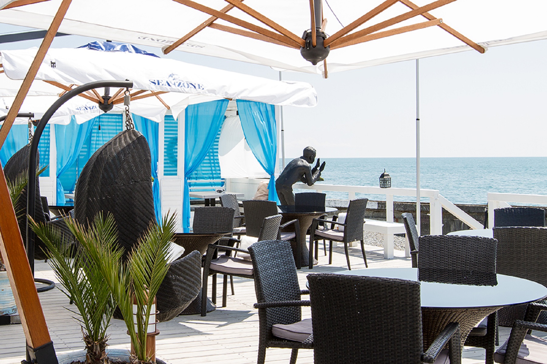 Рестораны сочи телефоны. Ресторан сиазон в Сочи. SEAZONE Сочи пляж. SEAZONE Сочи отель. Sea Zone Sochi ресторан.